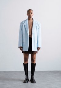 Filippa K TEXTURED BLAZER - Kratki kaputi - cloud blue