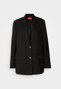 Blazer negru cu un design clasic, două buzunare frontale și nasturi argintii strălucitori; prezintă o textură subtilă cu pete și rever ascuțit.