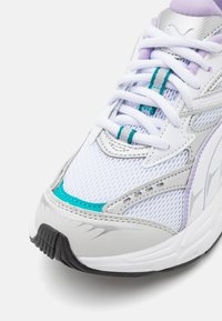 Puma MORPHIC - Sneaker low - white/vivid violet