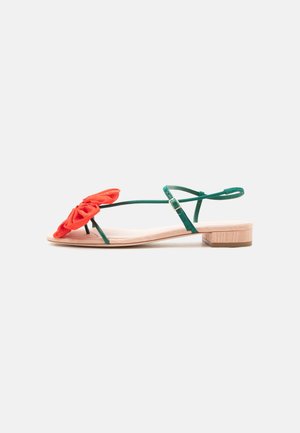 Loeffler Randall GENEVIEVE FLOWER APPLIQUE FLAT - Σανδάλια τύπου T - nude/green/red