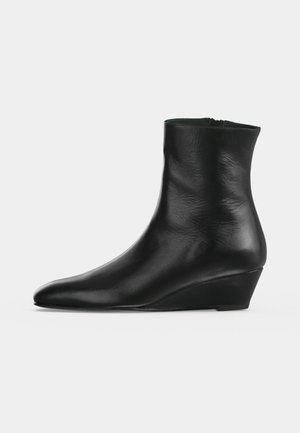 GIABORGHINI, AMANDA - Bottines compensées - black