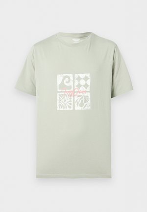 Jack & Jones, JORRIVIERA FRONT TEE CREW NECK - Μπλουζάκι με στάμπα - seagrass