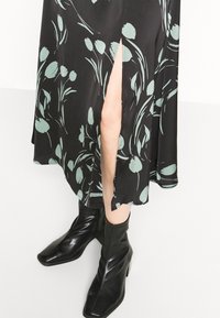 Vero Moda Tall VMMARTA - Pencil φούστα - black/marta