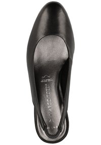 Chaussure noire en cuir sans lacets avec un bout pointu, texture lisse et structure flexible avec un côté élastique pour un enfilage facile.