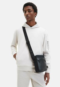 Calvin Klein RELAXED - Felpa con cappuccio - stony beige