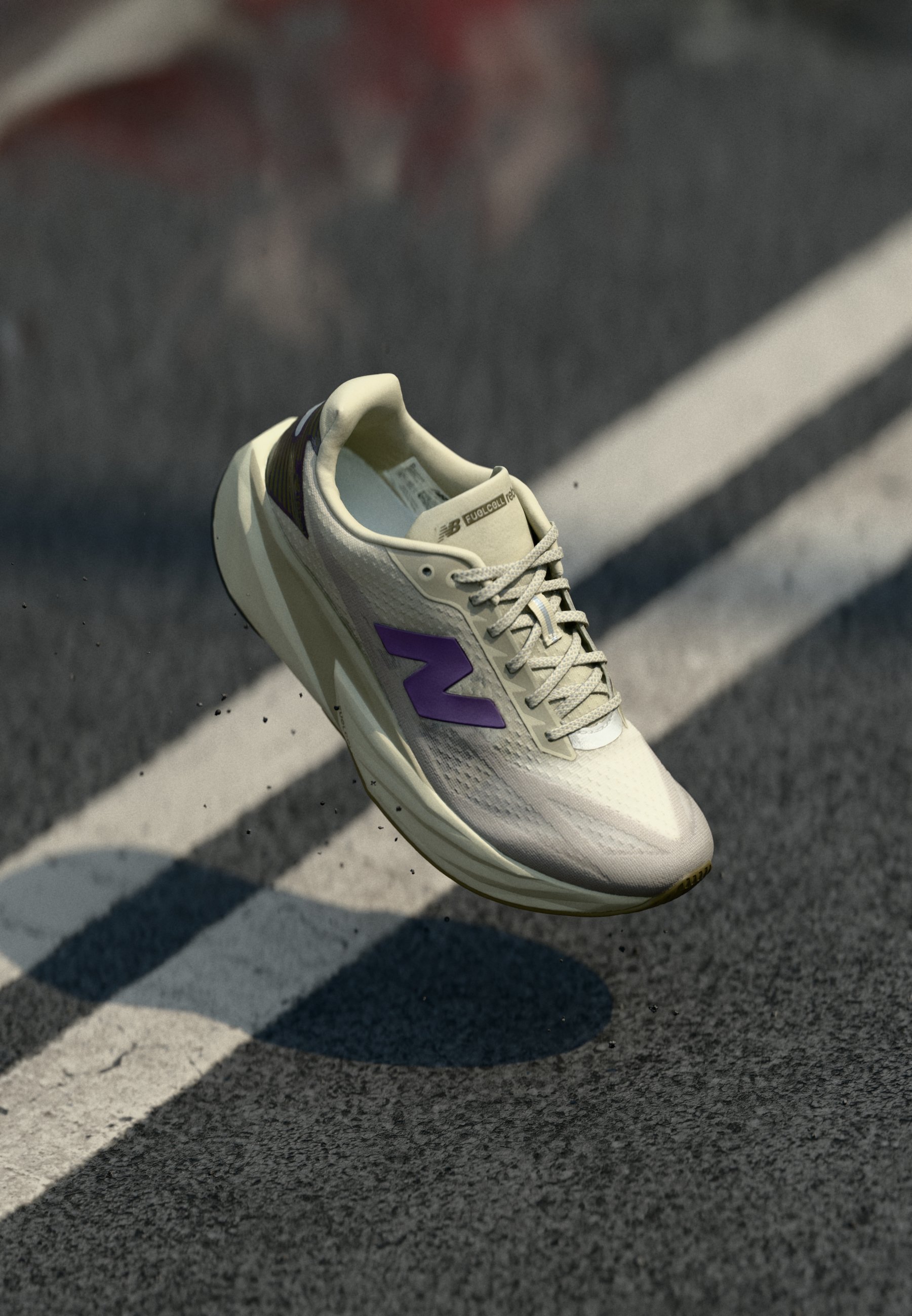 New Balance FUELCELL REBEL V5 - Laufschuh Straße - dream state