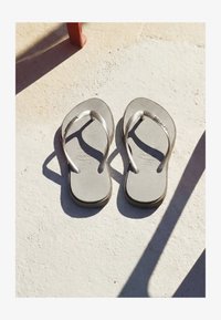 Niet geselecteerd, steel grey