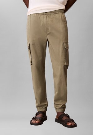 Calvin Klein Jeans COMFORT  - Pantalon cargo - deep lichen green
