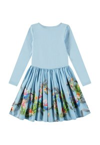 Vaaleansininen pitkähihaine mekko, jossa on kapea yläosa ja ulkoneva helma. Mekossa on kukkakuoseja ja ruudullisia yksityiskohtia helmassa.