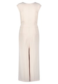 Beige jumpsuit med korte ærmer, rund halsudskæring og en bred, afslappet pasform. Har lynlås i ryggen og to baglommer. Glat stofstruktur.