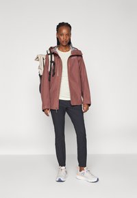 Patagonia TRIOLET JACKET - Giacca hard shell - dulse mauve