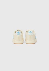 adidas Originals SUPERSTAR MESSI UNISEX - Indoor football boots - cream white/semi blue burst/gold-coloured