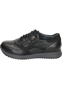 Schwarzer Ledersneaker mit strukturierten Oberflächen, Schnürverschluss, seitlichem Reißverschluss und Gummisohle mit Zickzackmuster.