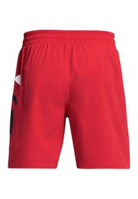 Bañador rojo con cintura elástica, textura suave y detalle gráfico negro en el lateral. Longitud hasta el muslo y diseño minimalista.