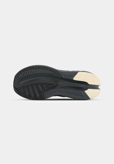 adidas by Stella McCartney ADISTAR - Treniņkurpes - core black/utility black/almond milk
