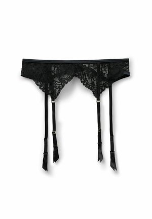 Czarny pas do pończoch z koronkowymi, kwiatowymi wzorami i czterema regulowanymi satynowymi paskami do mocowania pończoch, na białym tle.