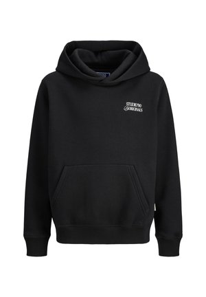 Zwarte hooded sweater met voorvak en witte "STUDIO '90 ORIGINALS" tekst op de bovenste linkerborst.