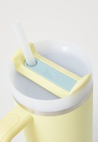 Stanley THE QUENCHER H2.O FLOWSTATE™ TUMBLER 0.8 UNISEX żółty