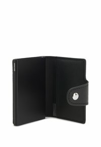 Zwarte leren portemonnee met een gestructureerd buitenoppervlak, zilveren druksluiting en een glad, strak binnenvak voor kaarten of contant geld.