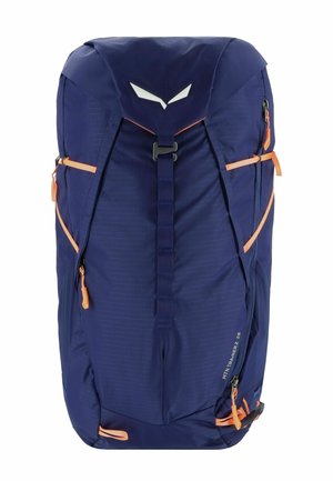 Sac à dos bleu marine en tissu durable, avec des accents orange, plusieurs zips et un design épuré avec une poignée supérieure.