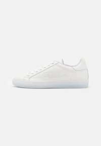 Seleccionado, white