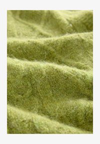 Ausgewählt, green olive