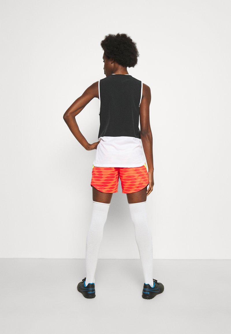 Damen Sportbekleidung | Nike Performance STRIKE 21 SHORT kurze Sporthose bright crimson/gym red/volt/rot - FX89165 Damen Sportbekleidung | Nike Performance STRIKE 21 SHORT kurze Sporthose bright crimson/gym red/volt/rot - FX89165