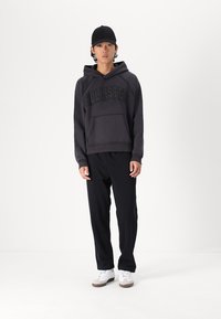 Only & Sons ONSCONNOR STRAIGHT PANTS - Jogginghose - black