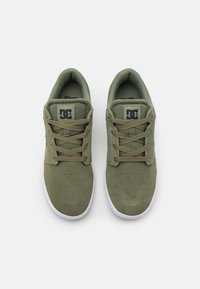 DC Shoes CRISIS 2 - Sapatilha de treino - army/olive