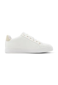 Hvide sneakers lavet af glat syntetisk læder med en beige detalje ved hælen, rund tå, seks snørehuller og tekstureret gummisål.