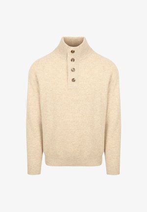 Beige wollen pullover trui met hoge ribgebreide kraag en vier bruine knopen die over de voorkant van de nek lopen.