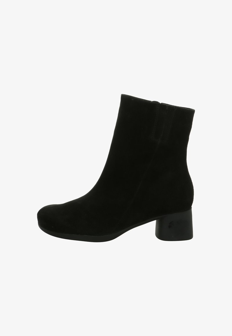 Schwarze Wildleder-Stiefeletten mit abgerundeter Zehe, seitlichem Reißverschluss und dicker Absatz. Die Textur ist weich und glatt und sorgt für ein elegantes Erscheinungsbild.