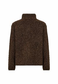Brązowy polarowy sweter z wysokim kołnierzem, z teksturowaną, puszystą powierzchnią i długimi rękawami, zaprojektowany w luźnym fasonie.