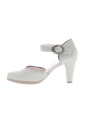 Hellgrauer Wildleder-Mary-Jane-Pumps mit gezackten Kanten, einem dekorativen ovalen Schnallen-Riemen um den Knöchel und einem mittelhohen Blockabsatz.