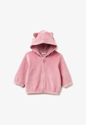 Sudadera de pana rosa con un diseño de oso. Presenta un cierre de cremallera en el frente, mangas cortas y tela texturizada. Incluye orejas y detalles faciales bordados.