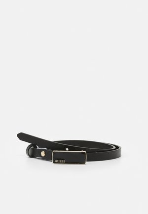 Czarny cienki skórzany pasek nawinięty w spiralę z prostokątną czarno-złotą klamrą z wygrawerowanym logo "GUESS" na białym tle.