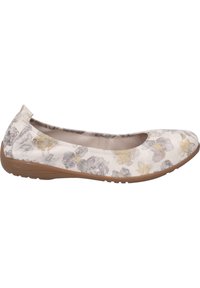 Zapato plano floral con una parte superior de tela que presenta un patrón de flores en gris y amarillo, puntera redondeada y una suela de goma texturizada y flexible.