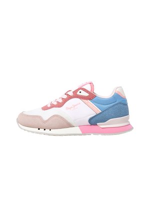 Zapatillas que combinan materiales en tonos rosa, azul y blanco, incluyendo ante y malla. Destacan los detalles en un panel azul brillante y el logotipo.