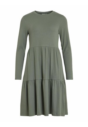 Robe verte à côtes, avec des manches longues, un décolleté rond et une jupe à étages. Texture douce, design décontracté adapté à diverses occasions.