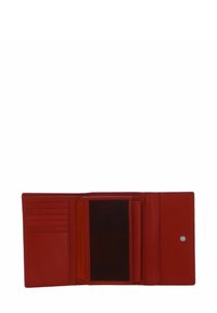 Portefeuille en cuir rouge à texture lisse, avec plusieurs emplacements pour cartes, une fenêtre transparente pour carte d'identité, et une fermeture à bouton-pression. L'intérieur est doublé.