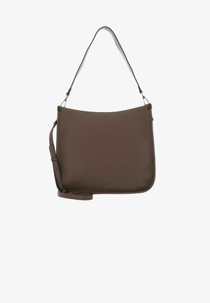 Sac à bandoulière en cuir marron avec une forme élégante et courbée. Il dispose d'une bandoulière amovible et d'un design minimaliste sans ferrures visibles.