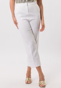 TUZZI MIT SMARTER BÜGELFALTE - Broek - ecru