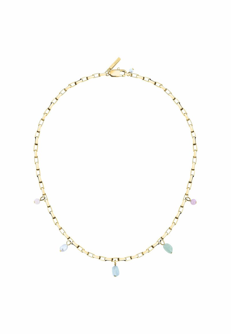 Guldmetallkedja med rektangulära länkar, med tre hängande ädelstenar i rosa, blå och gröna nyanser. Minimalistisk design.