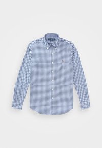 Camisa de botones a cuadros azul y blanca con mangas largas, cuello y logo bordado en el pecho. Tela de algodón con textura suave.