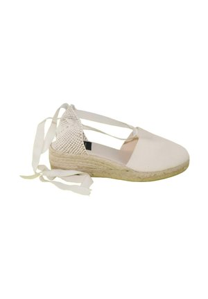 Espadrille de lona blanca con talón tejido, suela de cuña de yute y largos lazos de tela para atar al tobillo.