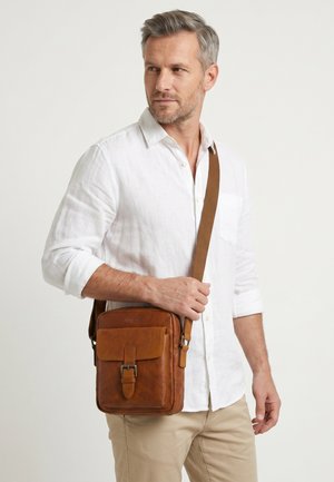 VENEZIA, CROSS BODY BAG - Umhängetasche - brown