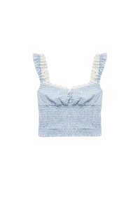 Blåt og hvidt gingham crop top med smocket tekstur, flæse-stropper og en lige halsudskæring. Har en fremtrædende samling i midten.