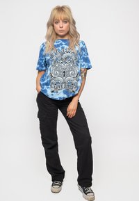 Paradiso Clothing DEF LEPPARD LOVE BITES DYE WASH - Print T-shirt - blue