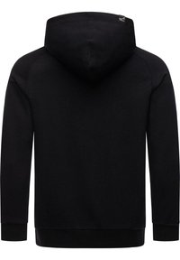Sudadera negra de tejido suave con un corte clásico, que incluye capucha con cordón y puños acanalados. Sin logotipos ni patrones visibles.