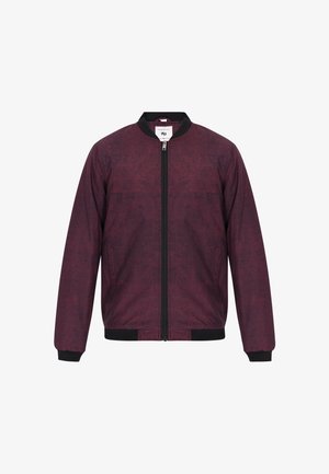 Bordový bomber kabát s károvaným vzorom, s čiernym zipsom, čiernymi rebrovanými manžetami a okrúhlym golierom. Hladká textúra.